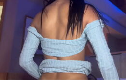 Desejo Sem Barreiras A Novinha que Arranca a Proteção para Sentir no Pelo