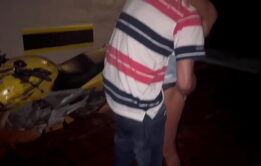 Este pornô amador brasileiro traz o fetiche da entrega rápida e perigosa no cenário urbano das garagens de condomínio